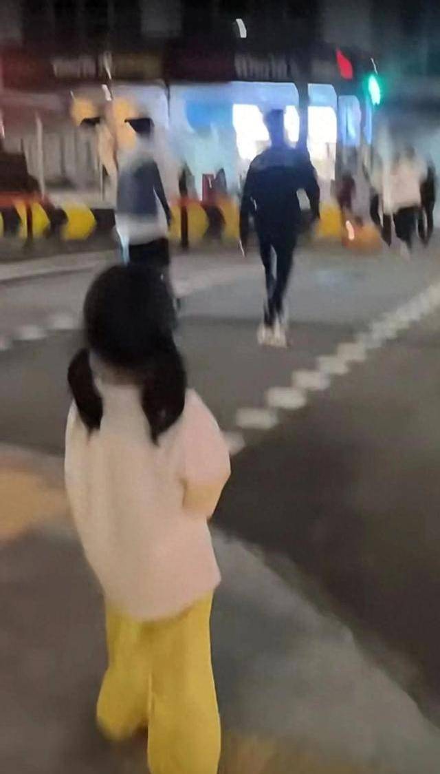 ！王楚钦饭局遭喊话莎钦CP粉心碎QMH球盟会莎头红绳失踪引热议(图3)