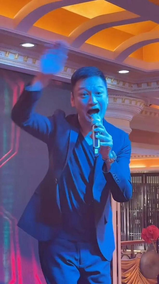 家拍戏不介意被嘲五音不全：我不觉得前TVB男星自爆因一个原因拒返娘(图8)